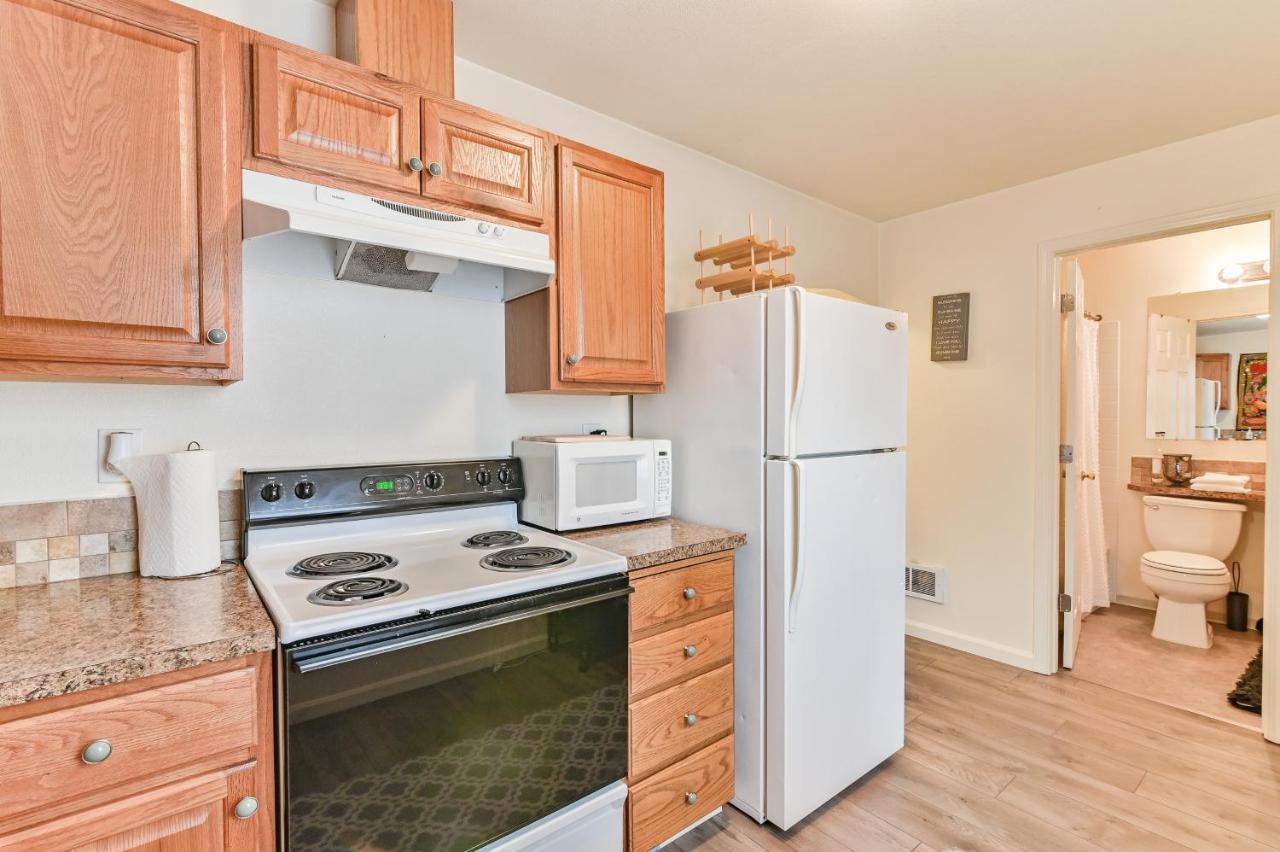 Апартаменты Cozy 2 Bdrm Apt - Easy Access Free Parking - Ac Unit Такома Экстерьер фото